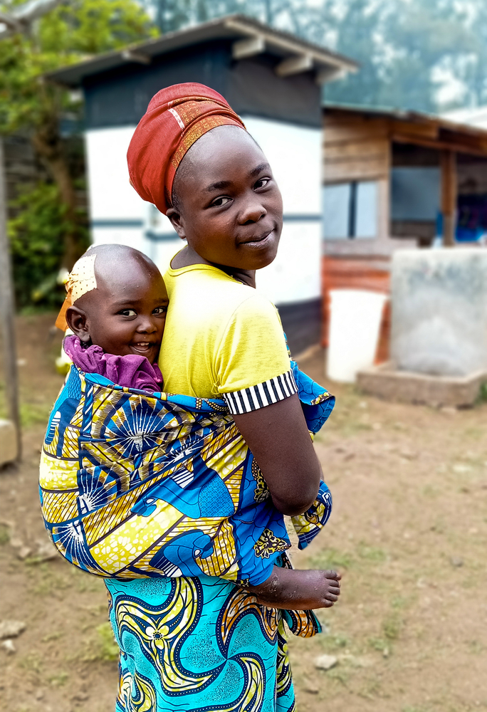 Portrait of Tushima and her son. Patient at MSF. 