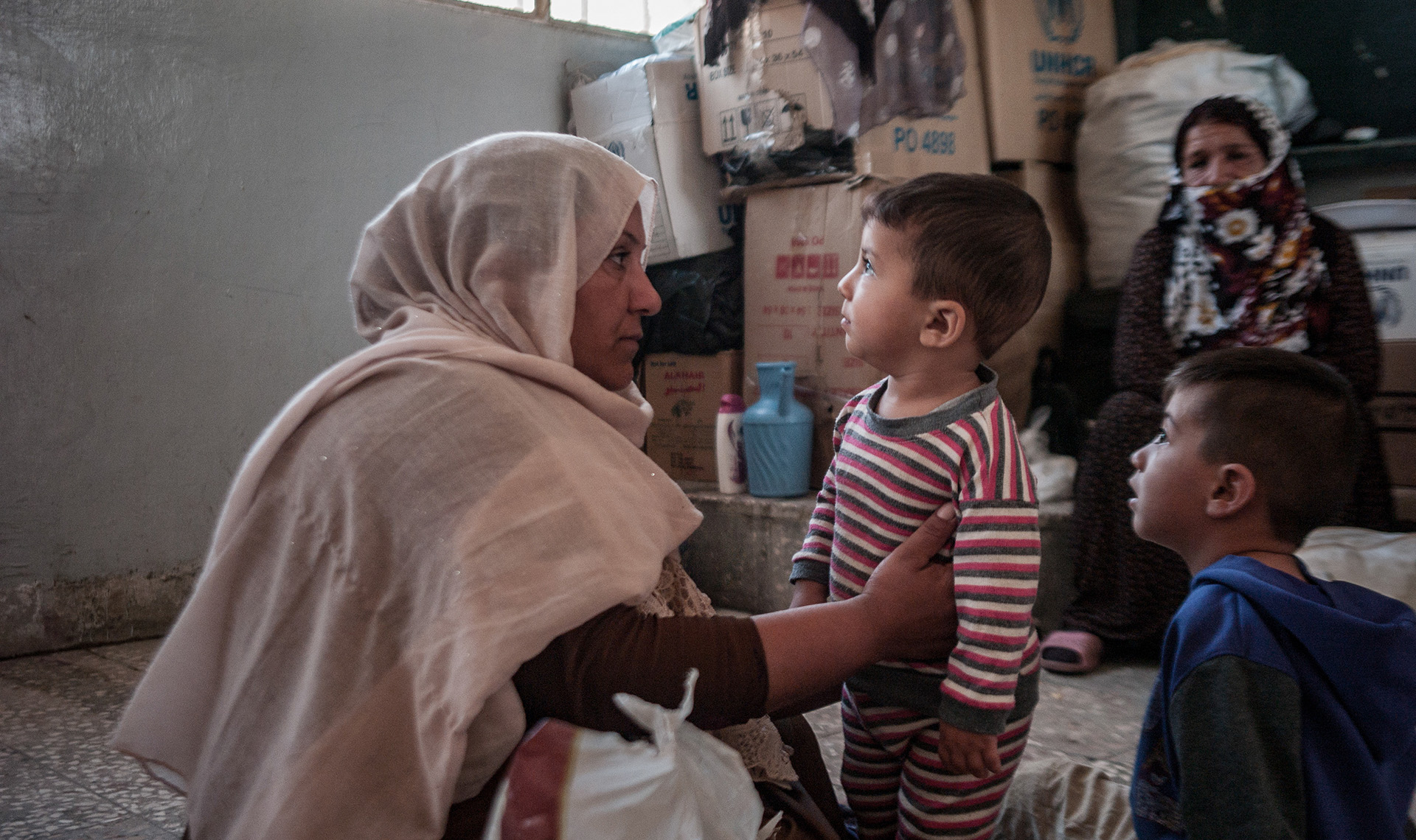 Miriam a fui Ras Al Ain, en Syrie, avec ses quatre enfants et a trouvé temporairement refuge dans une école.